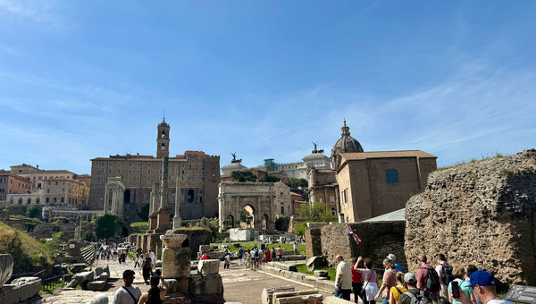 Tour groups at the Roman Forum.